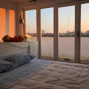 https://charming-1-bed-apartment-in-milano.it-lombardy.com
