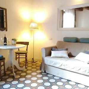 https://la-casa-sui-portici.hotelinveneto.com